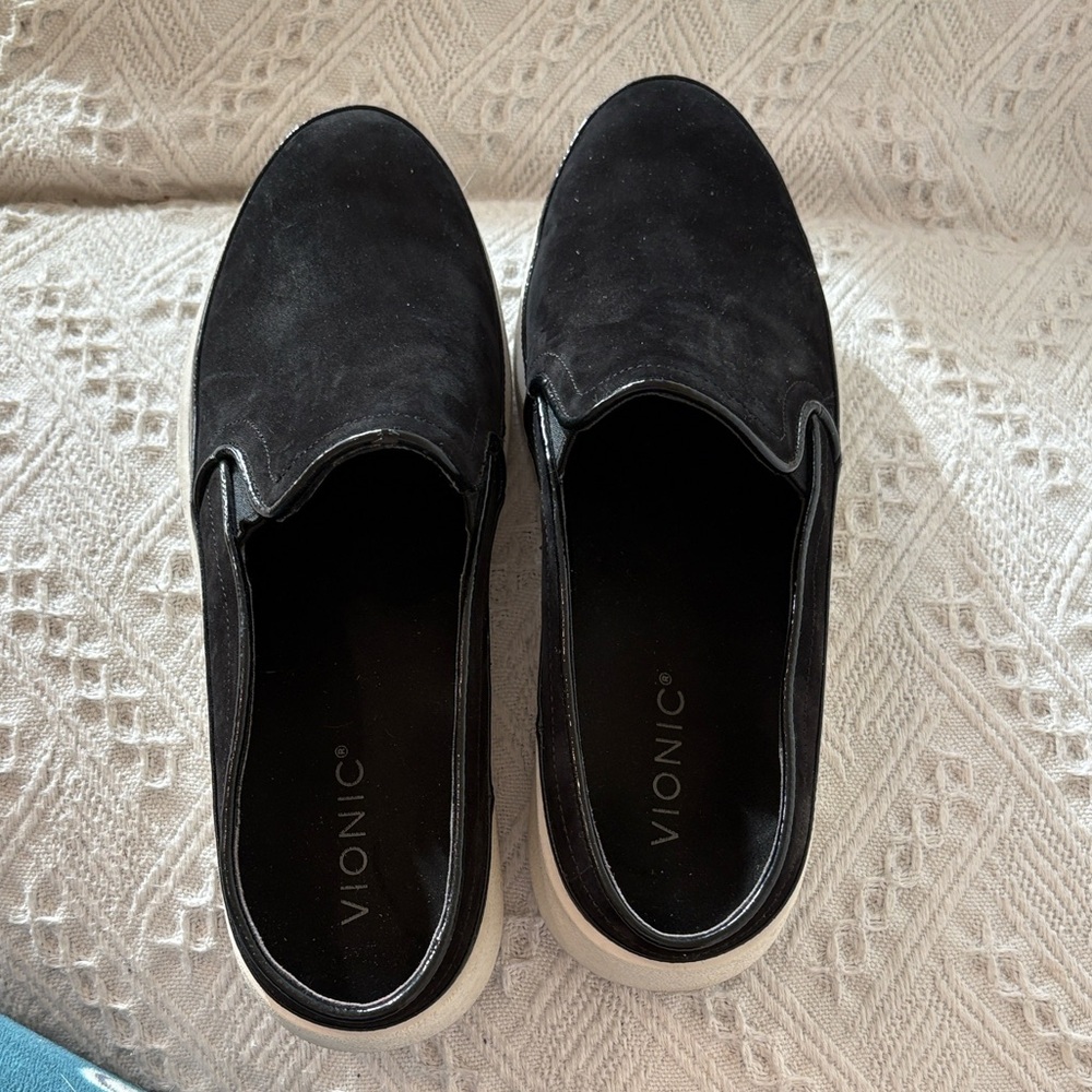Vionic effortless women’s Black Slip-On Loafers with White Sole - Picture 7 of 7